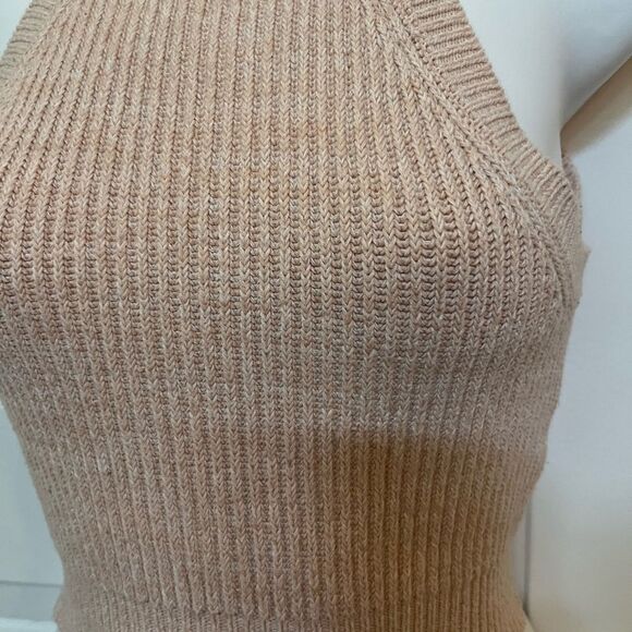 Forever 21 knit sleeveless crop top - Picture 3 of 5